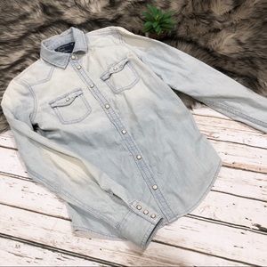 AMERICAN EAGLE Button Up Denim Chambray Acid Wash
